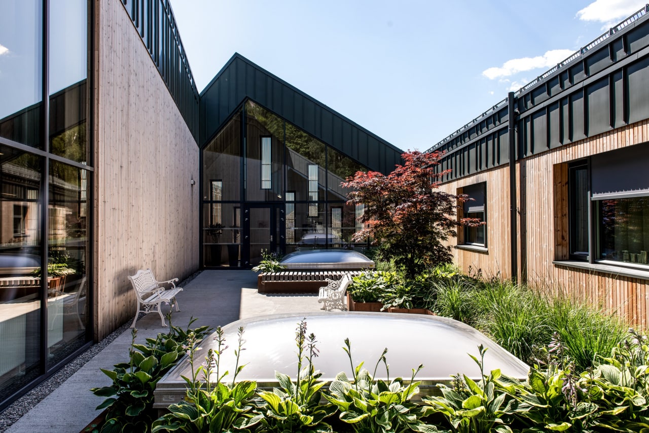 Aksis Grup | Kapı, Pencere ve Giydirme Cephe Sistemleri